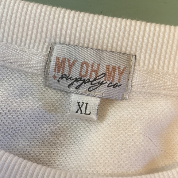 NWOT white Disney crewneck for the ultimate Disney Fan - Picture 12 of 12